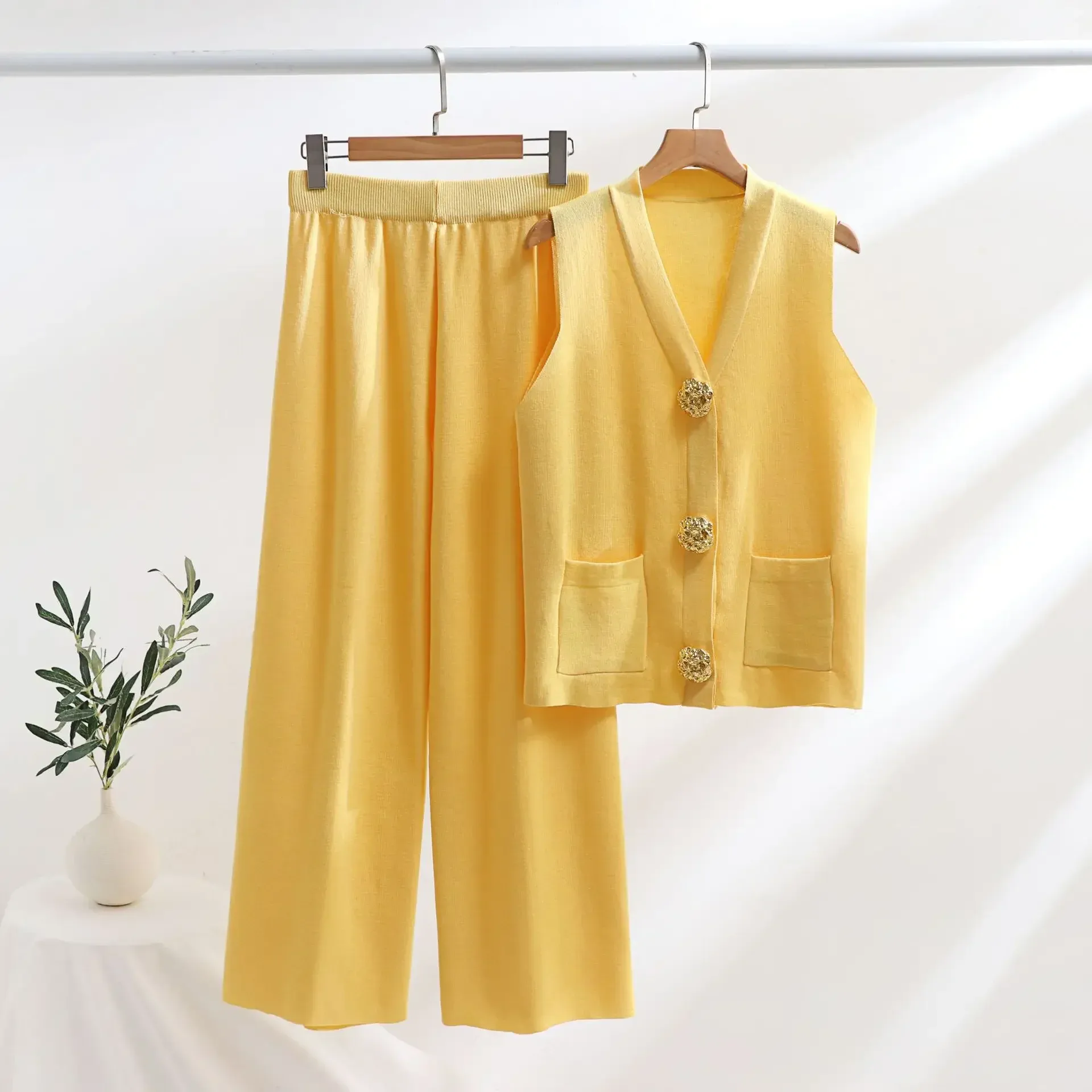 -style Suit Gold Button V-neck Knitted Vest Casual Loose Trousers Knitted Two-piece Suit display picture 15