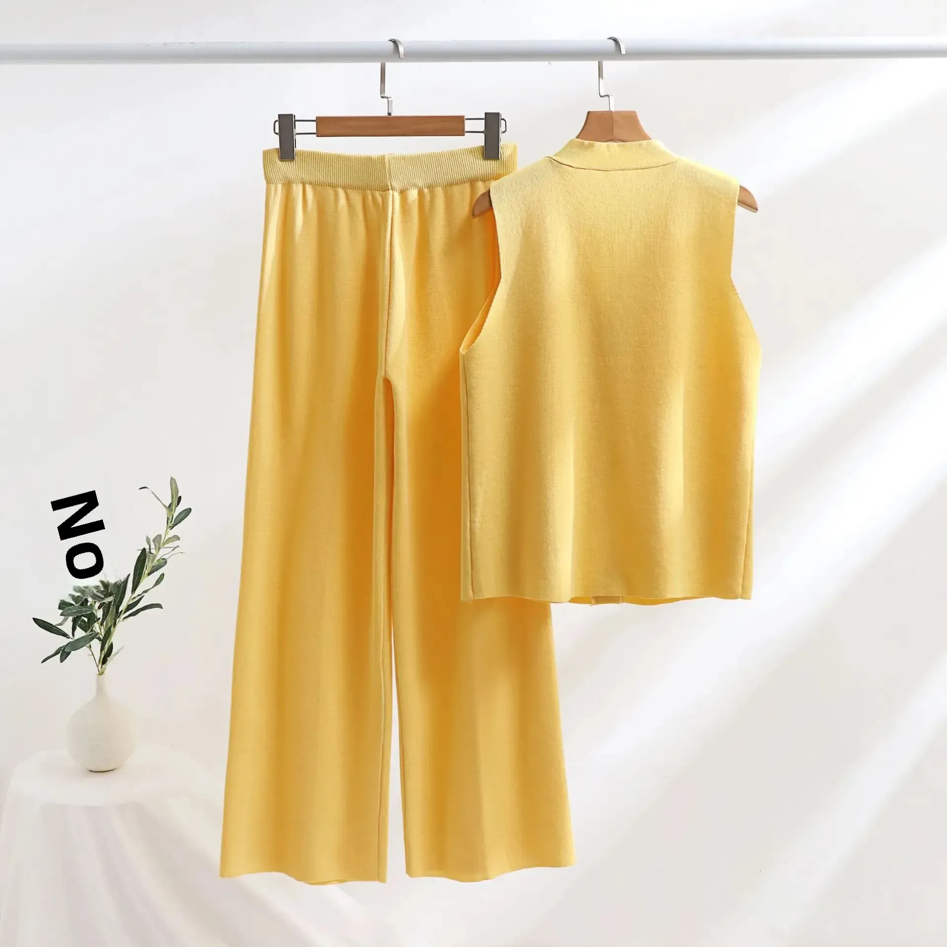 -style Suit Gold Button V-neck Knitted Vest Casual Loose Trousers Knitted Two-piece Suit display picture 16