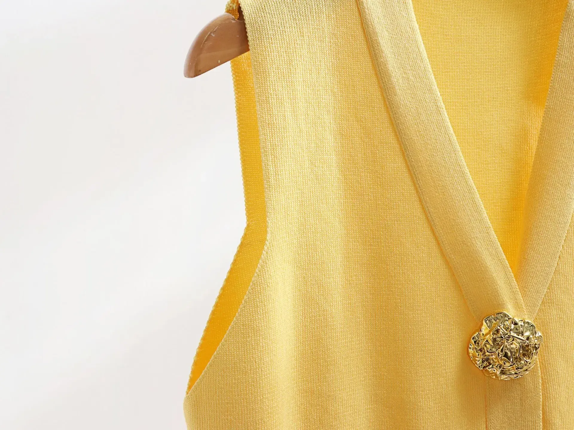 -style Suit Gold Button V-neck Knitted Vest Casual Loose Trousers Knitted Two-piece Suit display picture 19
