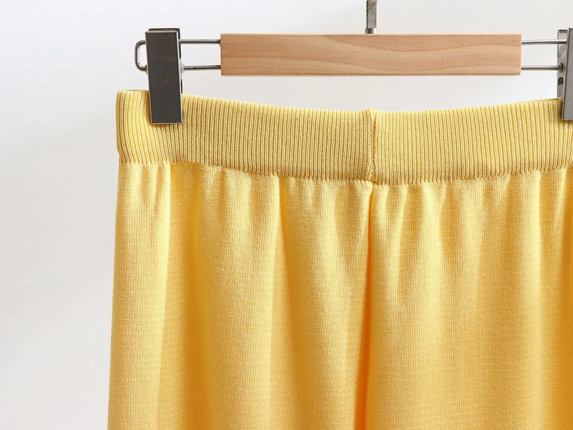 -style Suit Gold Button V-neck Knitted Vest Casual Loose Trousers Knitted Two-piece Suit display picture 25