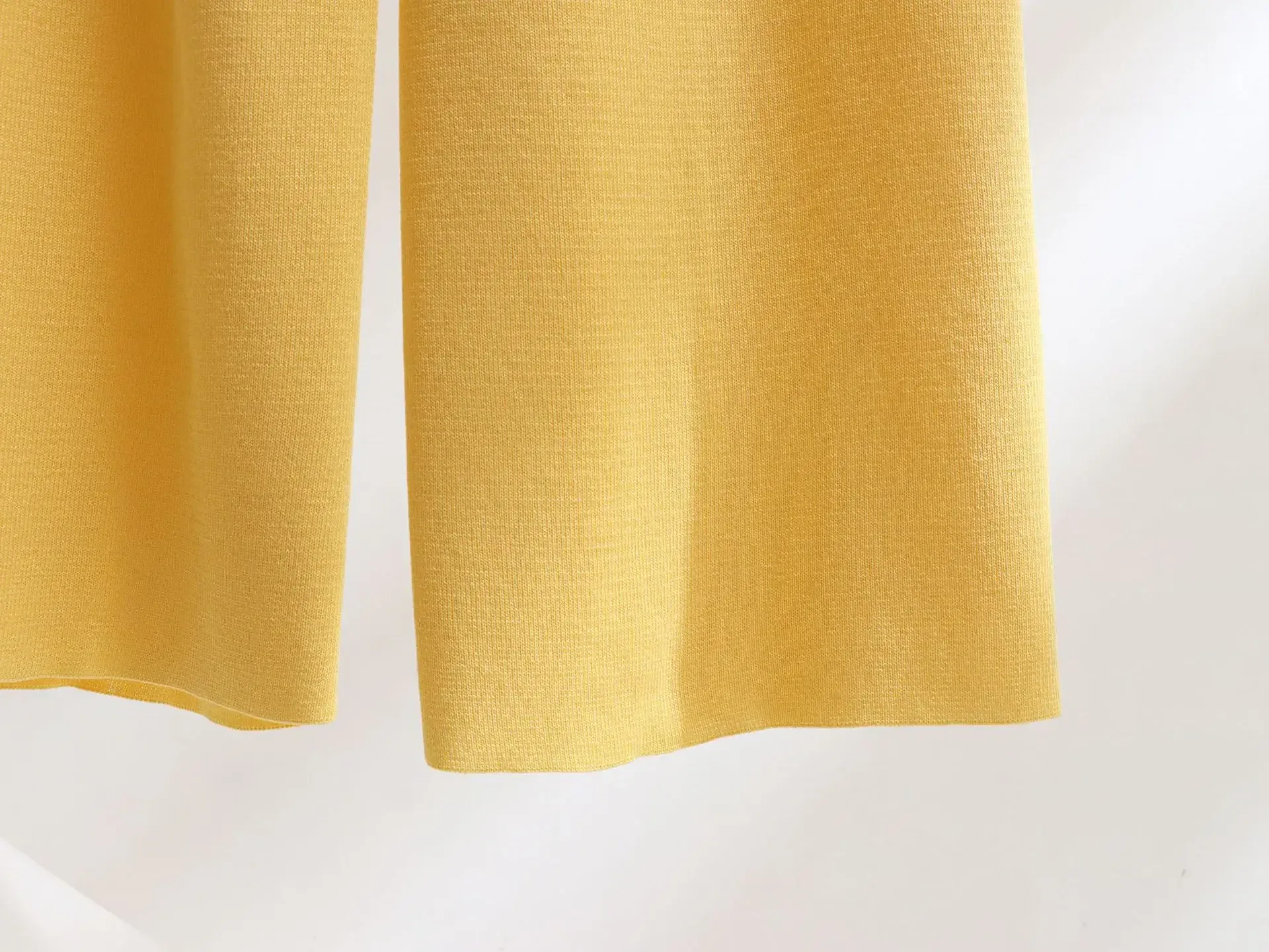 -style Suit Gold Button V-neck Knitted Vest Casual Loose Trousers Knitted Two-piece Suit display picture 28