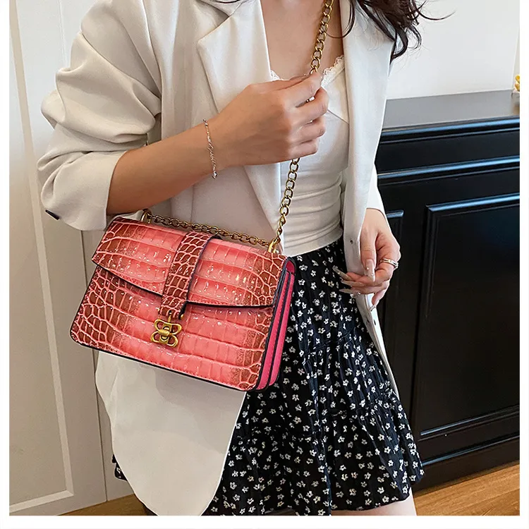 Fashion Chain Small Square Bag Female   New Arrival High Sense Shoulder Bag All-Match Crossbody Commuter Women's Bag display picture 14