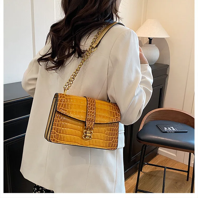 Fashion Chain Small Square Bag Female   New Arrival High Sense Shoulder Bag All-Match Crossbody Commuter Women's Bag display picture 17
