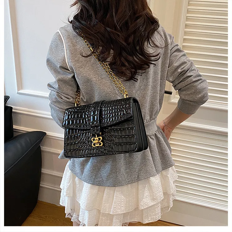 Fashion Chain Small Square Bag Female   New Arrival High Sense Shoulder Bag All-Match Crossbody Commuter Women's Bag display picture 23