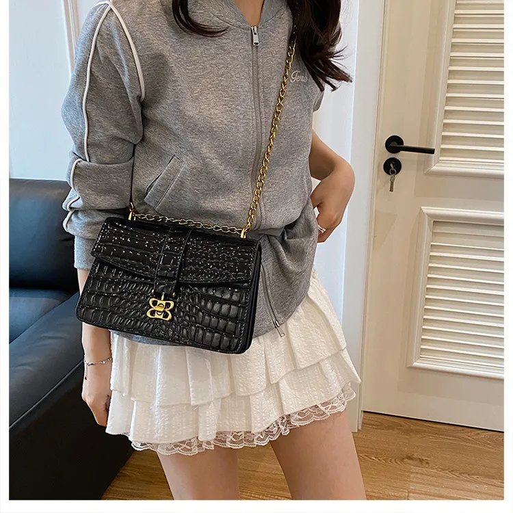 Fashion Chain Small Square Bag Female   New Arrival High Sense Shoulder Bag All-Match Crossbody Commuter Women's Bag display picture 25