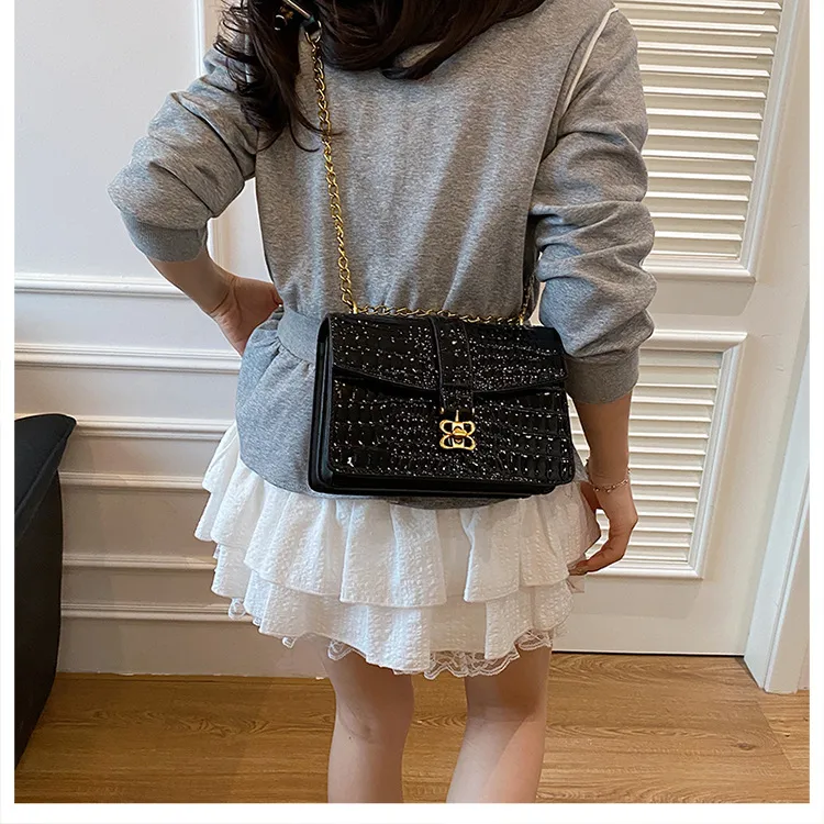 Fashion Chain Small Square Bag Female   New Arrival High Sense Shoulder Bag All-Match Crossbody Commuter Women's Bag display picture 26