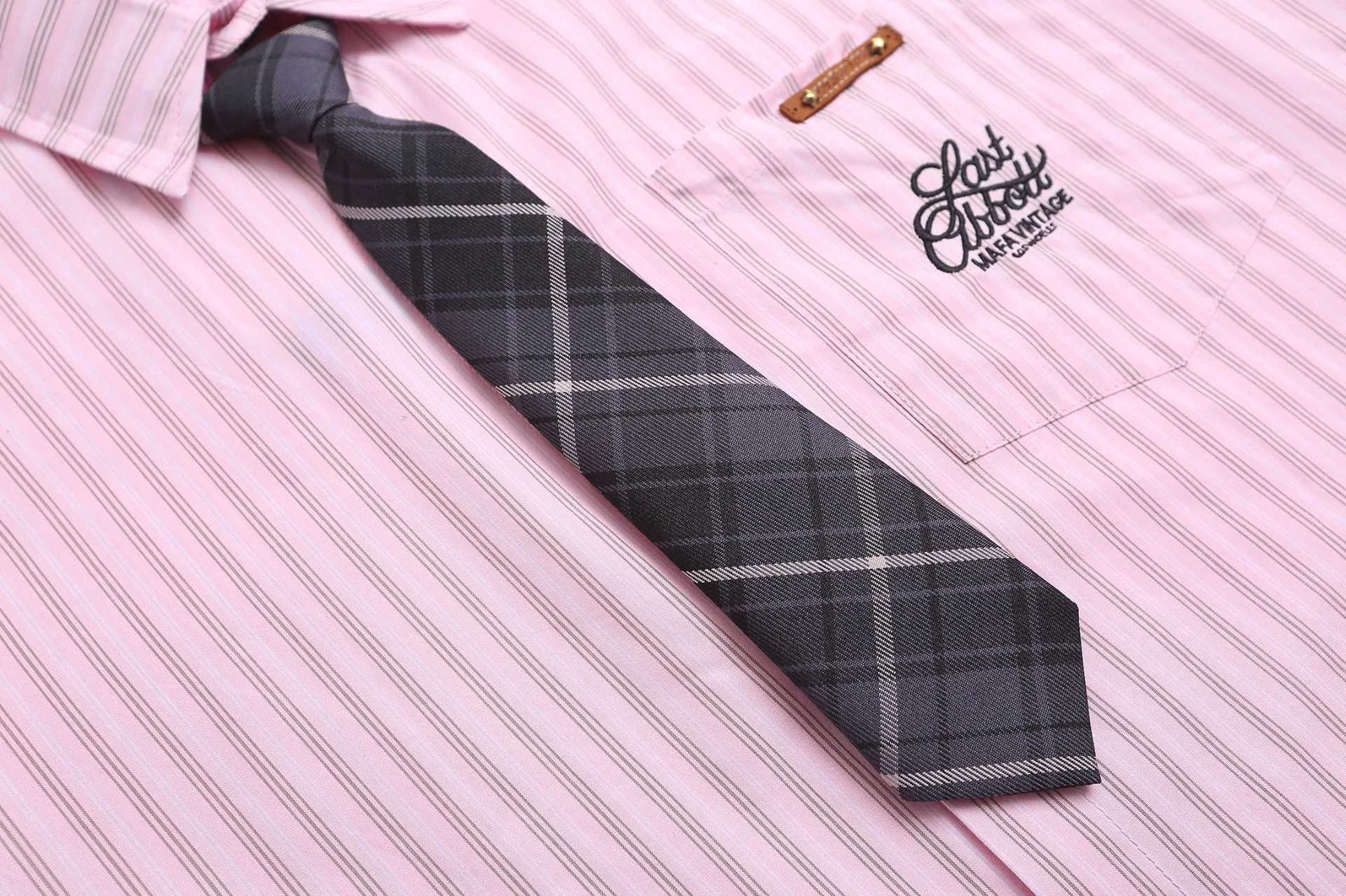 Jiayiku Men's  New American Retro Campus Fashion Couple Striped Tie Shirt Short Sleeve For Men And Women display picture 9