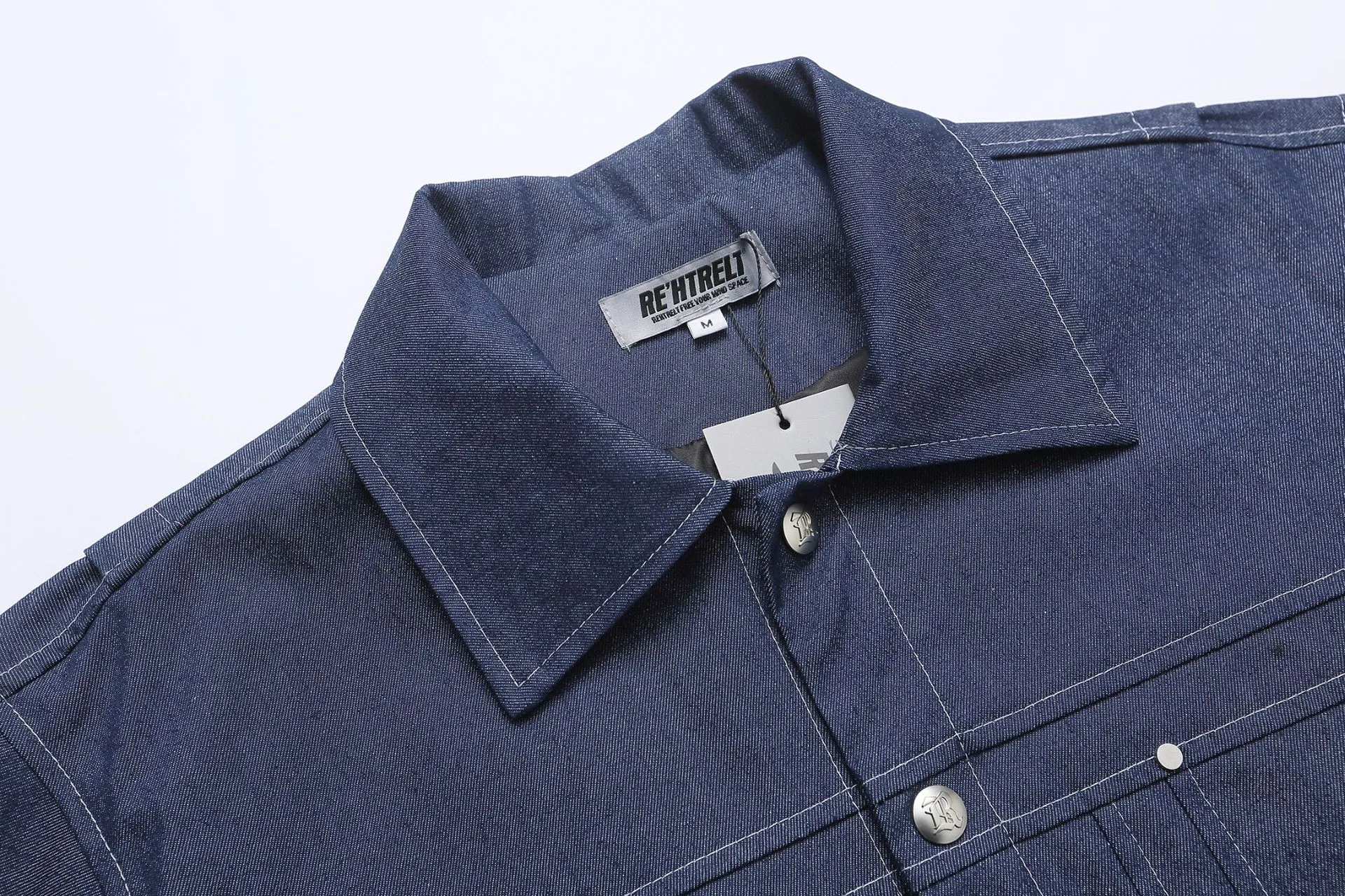 Jiayiku Tide Brand  Spring New American Retro Pleated Wash Denim Jacket Loose Boxy Jacket For Men display picture 7