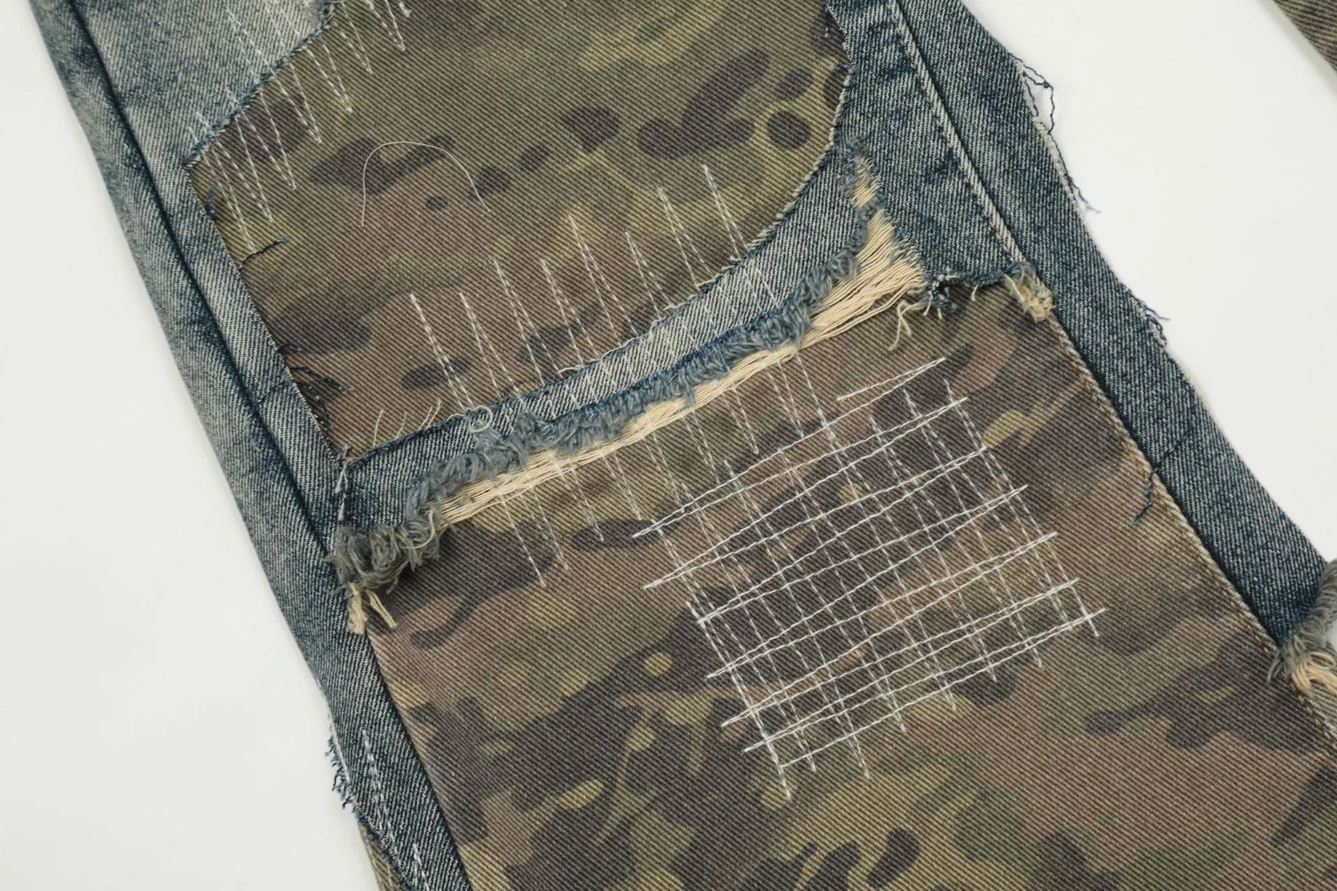 Jiayiku Tide Brand  New  High Street Vibe Camouflage Stitching Jeans Straight RO Tide Loose Pants display picture 11