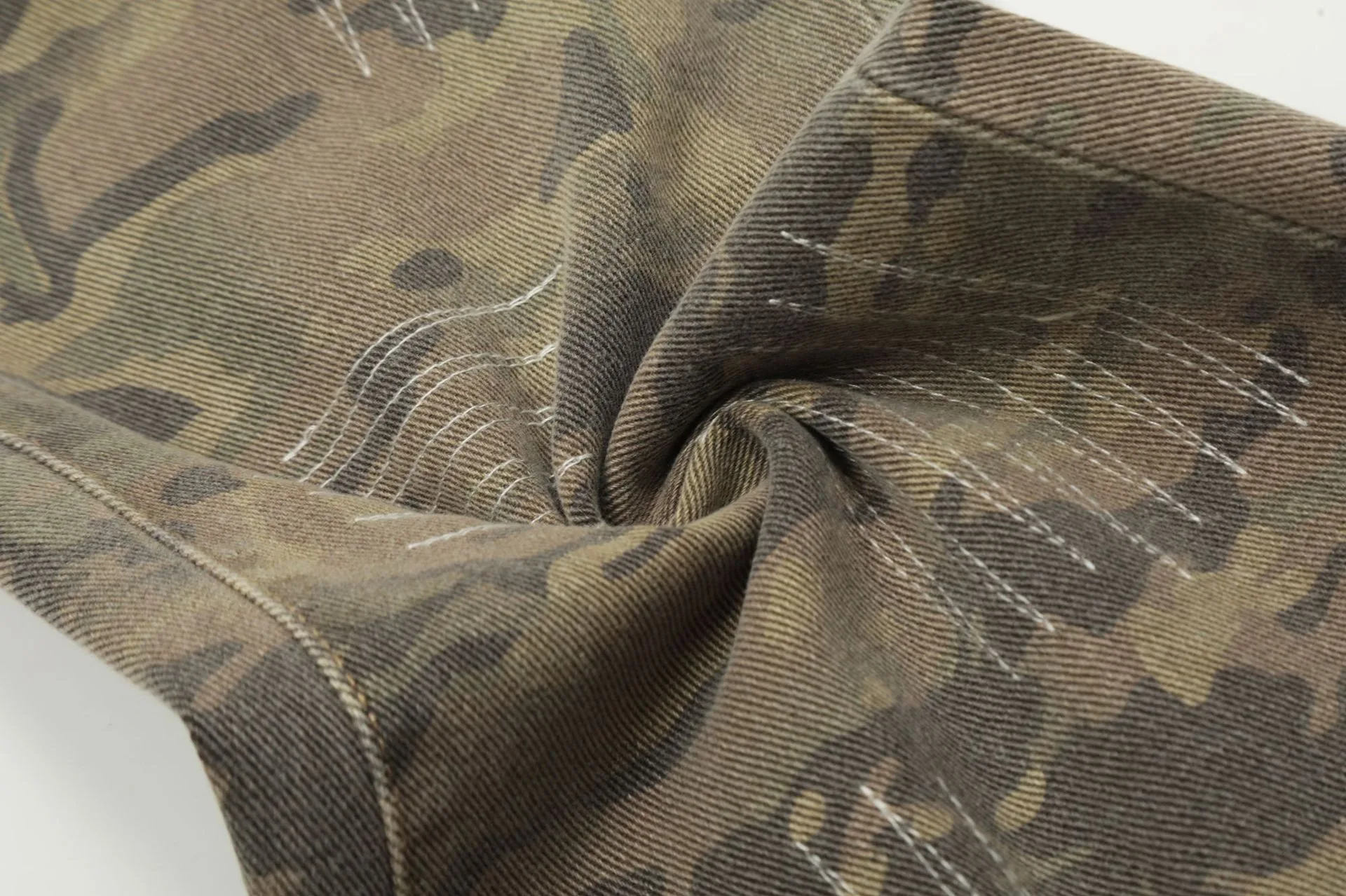 Jiayiku Tide Brand  New  High Street Vibe Camouflage Stitching Jeans Straight RO Tide Loose Pants display picture 13