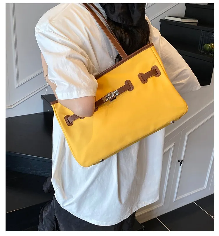 Women's Pu Leather Nylon Color Block Streetwear Square Zipper Shoulder Bag Tote Bag display picture 3