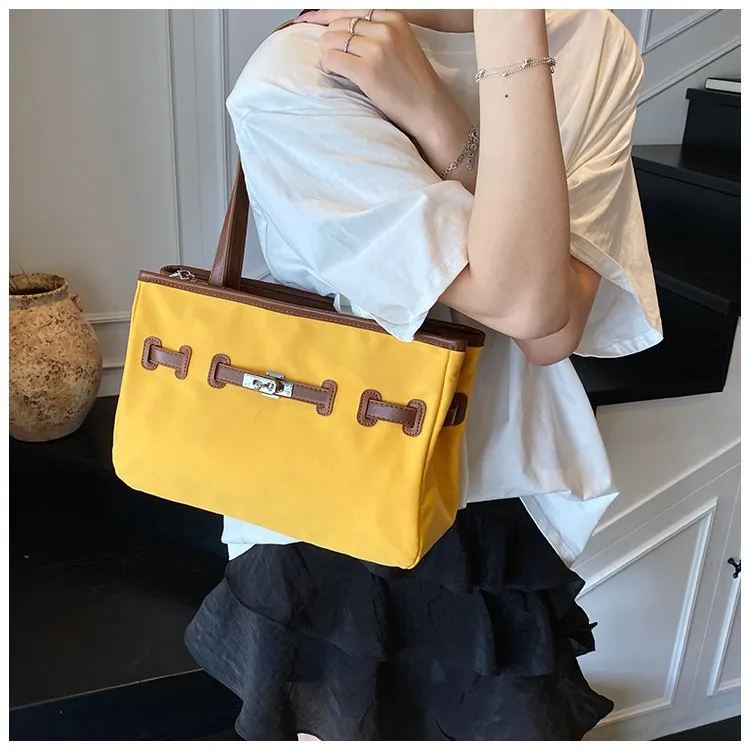 Women's Pu Leather Nylon Color Block Streetwear Square Zipper Shoulder Bag Tote Bag display picture 12