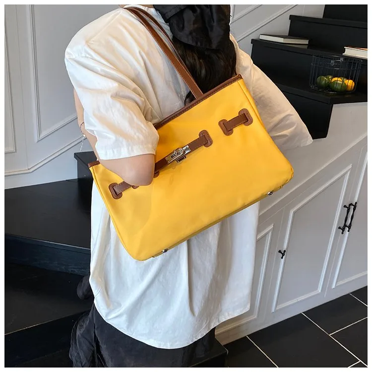 Women's Pu Leather Nylon Color Block Streetwear Square Zipper Shoulder Bag Tote Bag display picture 13