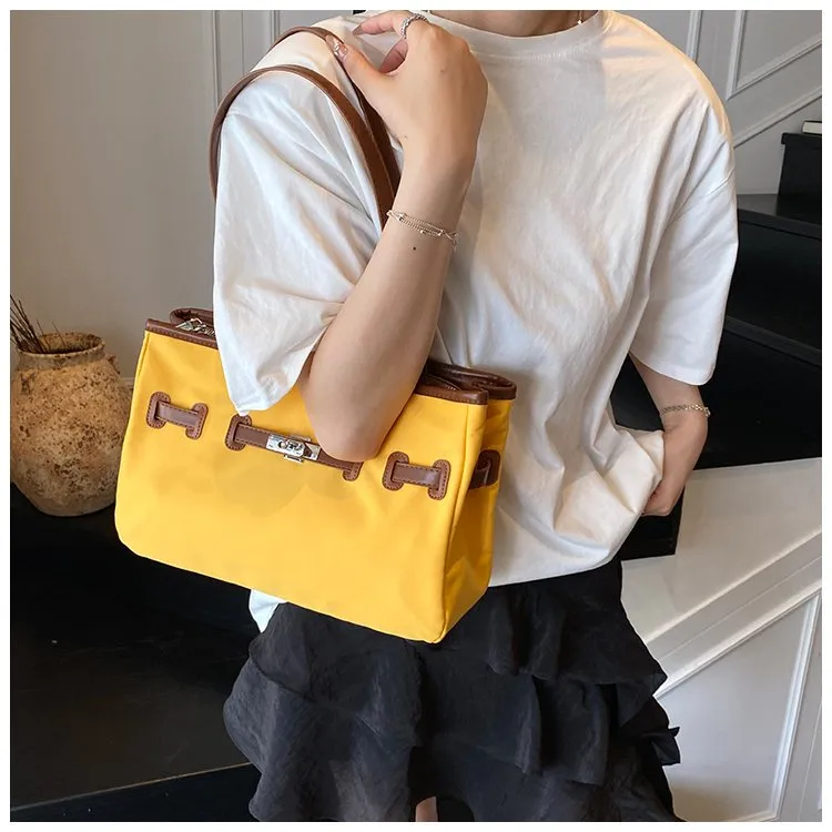 Women's Pu Leather Nylon Color Block Streetwear Square Zipper Shoulder Bag Tote Bag display picture 10