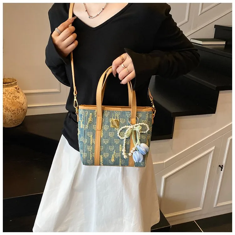 Women's Pu Leather Denim Color Block Streetwear Square Zipper Shoulder Bag display picture 9