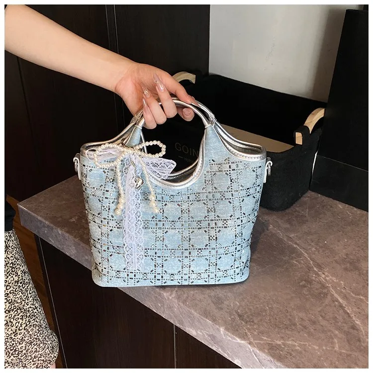Women's Pu Leather Glittery Streetwear Square Zipper Shoulder Bag display picture 3