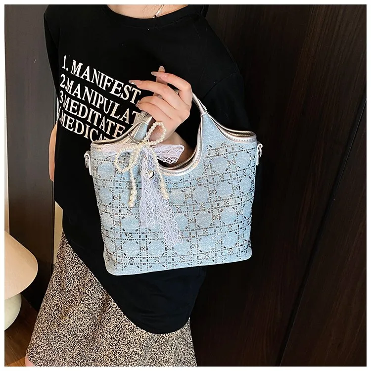 Women's Pu Leather Glittery Streetwear Square Zipper Shoulder Bag display picture 4