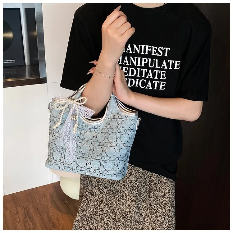 Women's Pu Leather Glittery Streetwear Square Zipper Shoulder Bag display picture 19