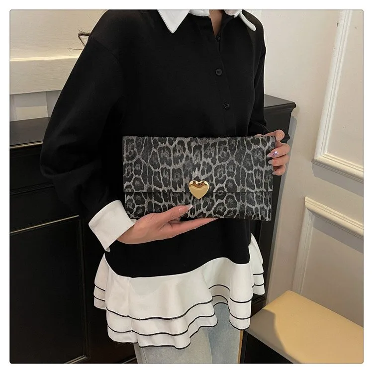 Women's Pu Leather Color Block Leopard Elegant Streetwear Square Magnetic Buckle Flip Cover Clutch Bag display picture 6