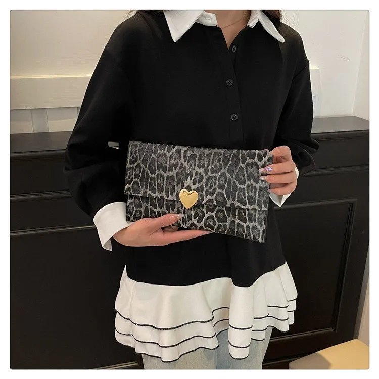 Women's Pu Leather Color Block Leopard Elegant Streetwear Square Magnetic Buckle Flip Cover Clutch Bag display picture 1