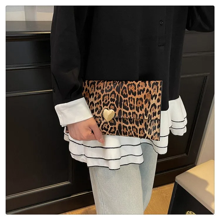 Women's Pu Leather Color Block Leopard Elegant Streetwear Square Magnetic Buckle Flip Cover Clutch Bag display picture 3