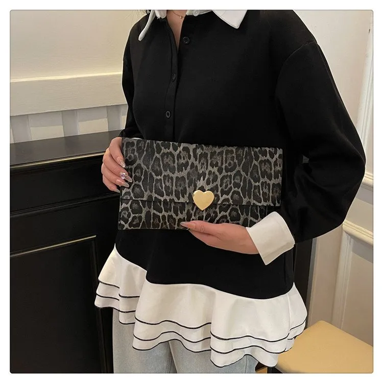 Women's Pu Leather Color Block Leopard Elegant Streetwear Square Magnetic Buckle Flip Cover Clutch Bag display picture 4