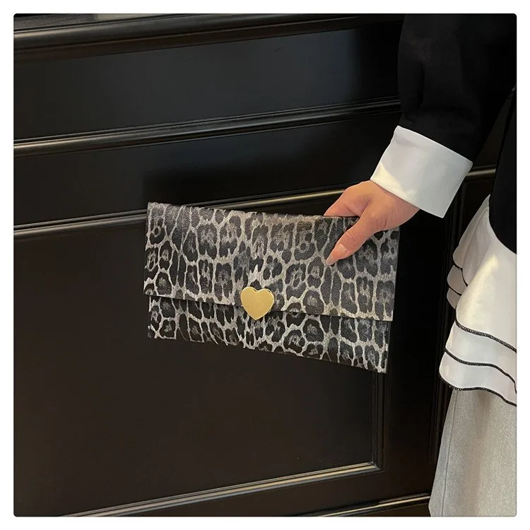 Women's Pu Leather Color Block Leopard Elegant Streetwear Square Magnetic Buckle Flip Cover Clutch Bag display picture 9