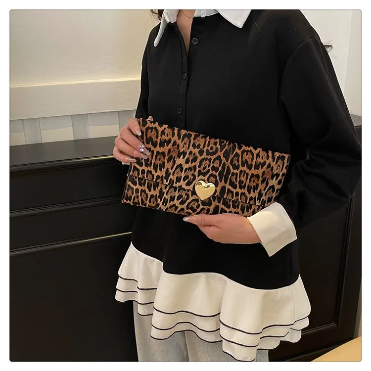 Women's Pu Leather Color Block Leopard Elegant Streetwear Square Magnetic Buckle Flip Cover Clutch Bag display picture 8