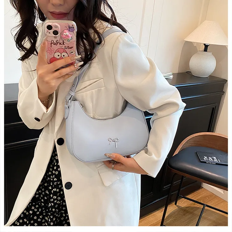 Summer New New Style Simple Shoulder Bag Niche Design Fashion Casual European Style Crescent Moon Bag Trend display picture 8
