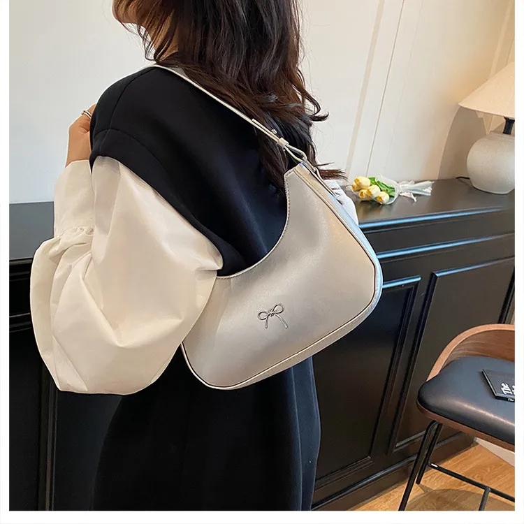 Summer New New Style Simple Shoulder Bag Niche Design Fashion Casual European Style Crescent Moon Bag Trend display picture 10
