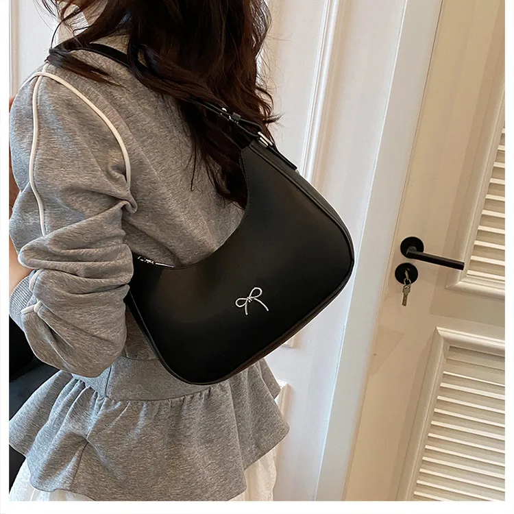 Summer New New Style Simple Shoulder Bag Niche Design Fashion Casual European Style Crescent Moon Bag Trend display picture 12