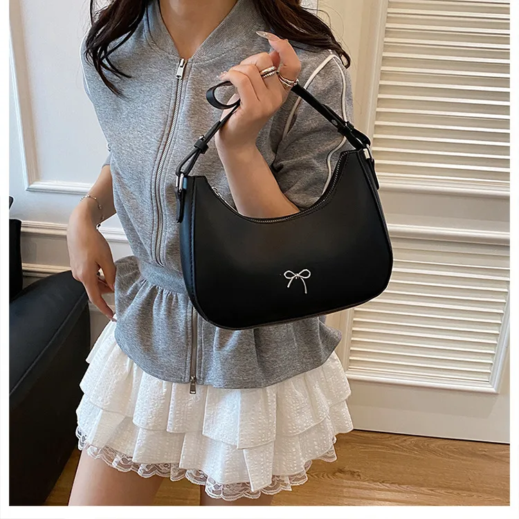 Summer New New Style Simple Shoulder Bag Niche Design Fashion Casual European Style Crescent Moon Bag Trend display picture 13
