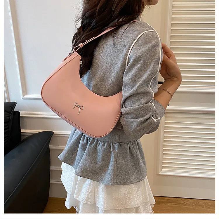 Summer New New Style Simple Shoulder Bag Niche Design Fashion Casual European Style Crescent Moon Bag Trend display picture 14