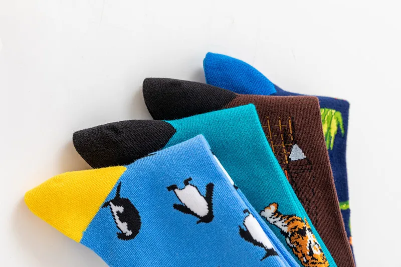 Autumn And Winter New Long Happy Socks Men And Women Couple Fashion Personality Abstract  Fashion Brand Socks Wholesale display picture 4