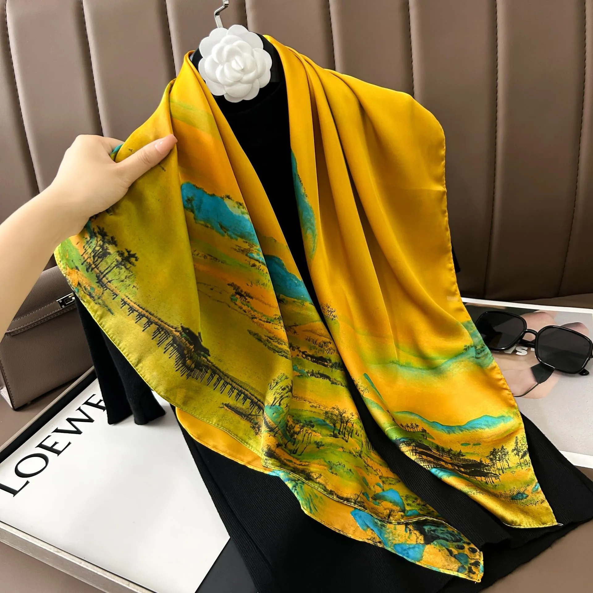 Silk Scarf Retro 90 Large Square Scarf Twill Printed New-style Silk High-end Sense Decorative Gift Scarf Wholesale display picture 1
