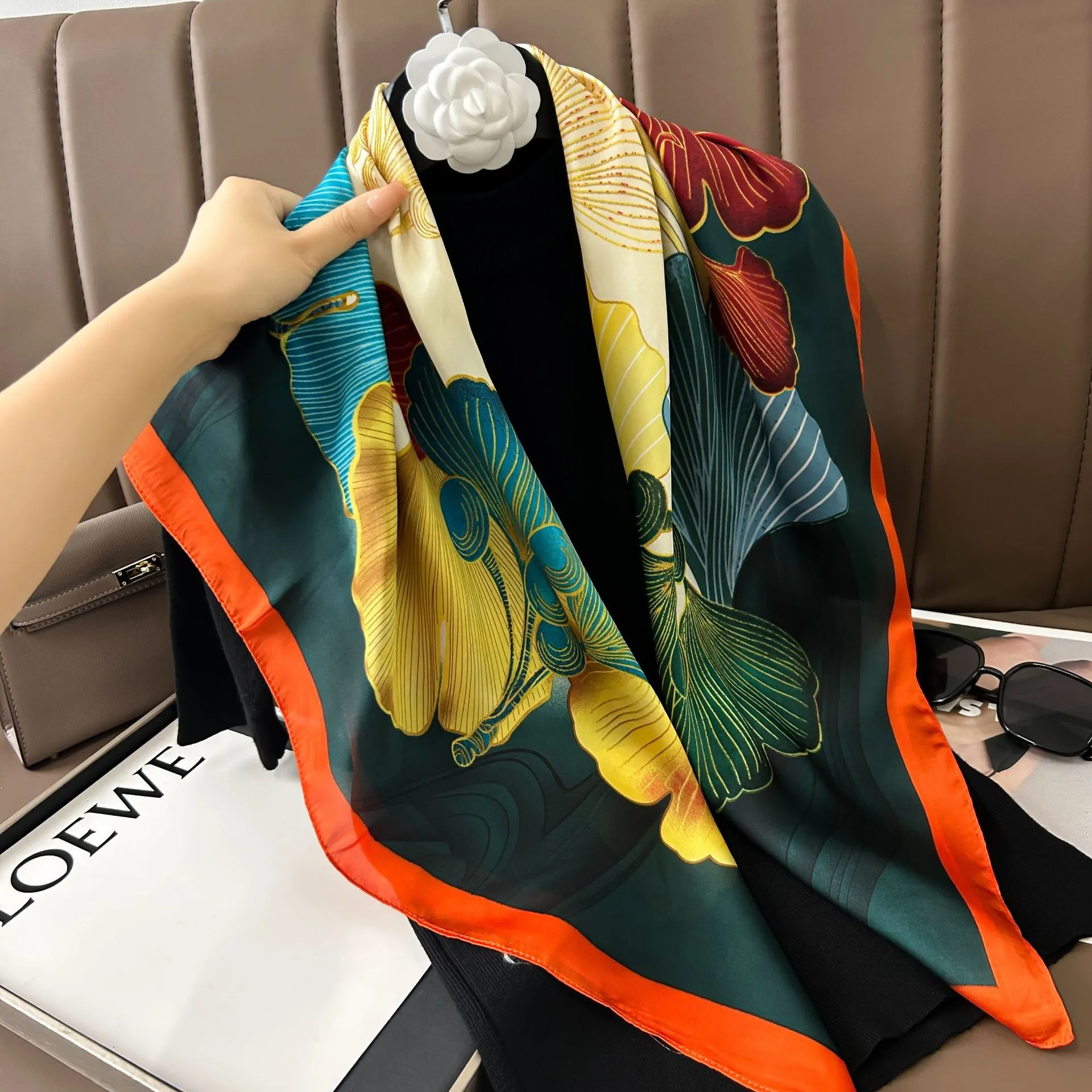 Silk Scarf Retro 90 Large Square Scarf Twill Printed New-style Silk High-end Sense Decorative Gift Scarf Wholesale display picture 4