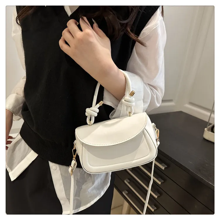 Textured Solid Color New Fashion Stylish Underarm Fashion Summer Aesthetic Single Shoulder Crossbody Small Square Bag For Women display picture 3