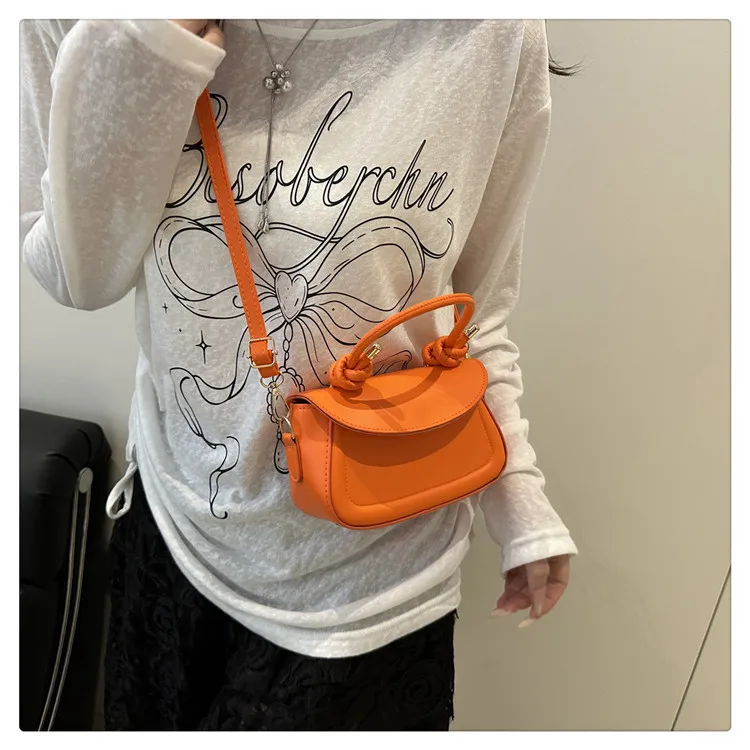 Textured Solid Color New Fashion Stylish Underarm Fashion Summer Aesthetic Single Shoulder Crossbody Small Square Bag For Women display picture 6