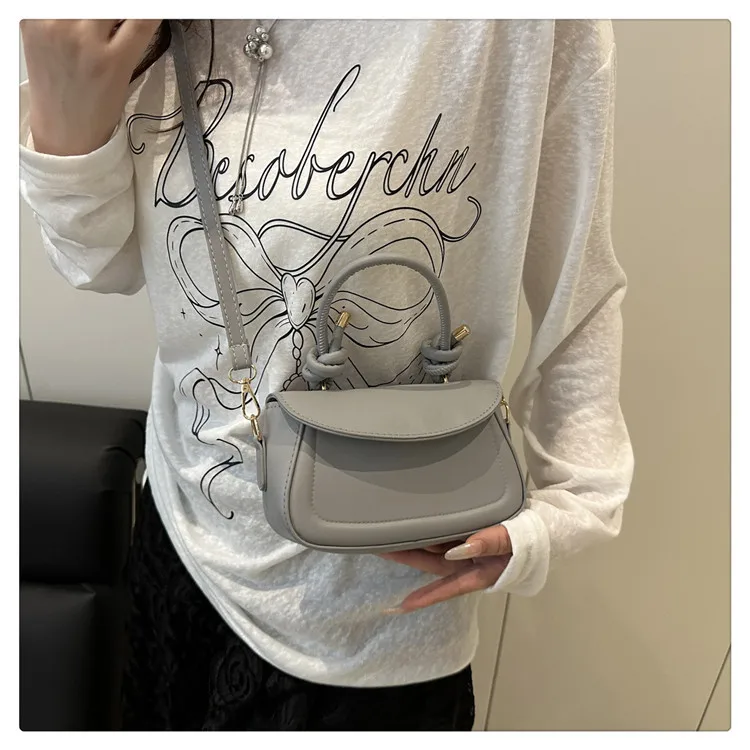 Textured Solid Color New Fashion Stylish Underarm Fashion Summer Aesthetic Single Shoulder Crossbody Small Square Bag For Women display picture 7