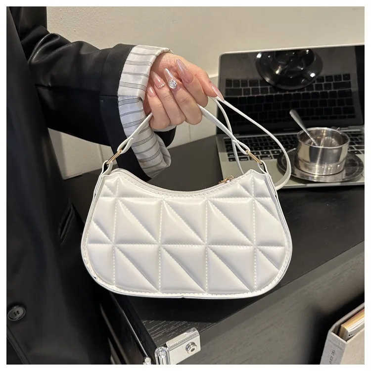Women's Solid Color Simple Textile Shoulder Bag Women's  Spring And Autumn New All-match Underarm Bag Women's Bag New Women's Bag display picture 3