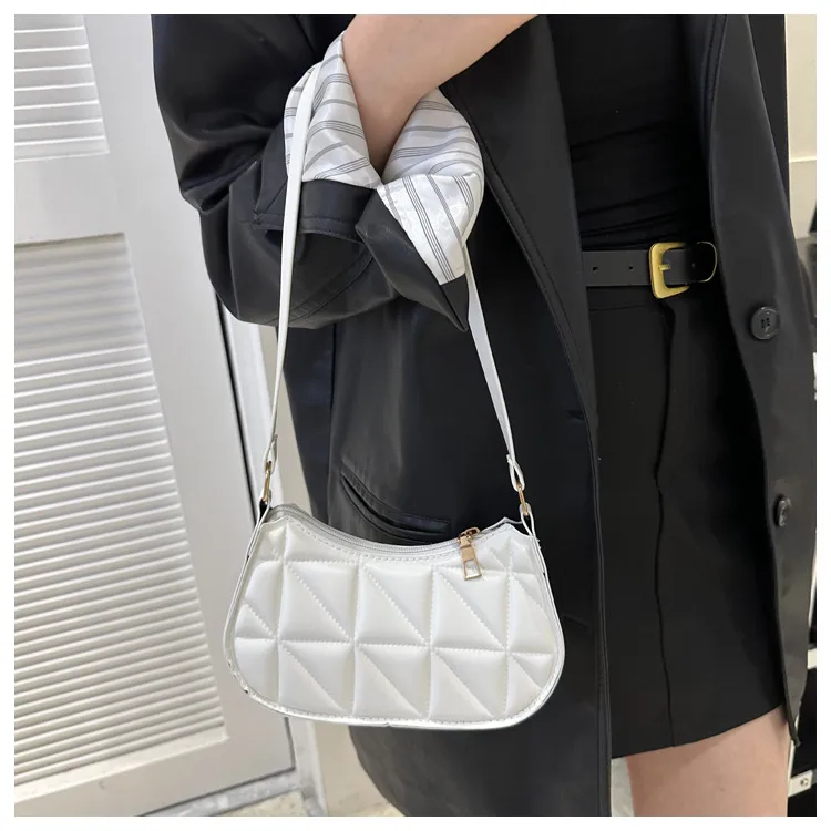 Women's Solid Color Simple Textile Shoulder Bag Women's  Spring And Autumn New All-match Underarm Bag Women's Bag New Women's Bag display picture 4
