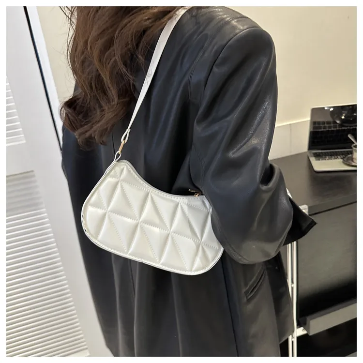 Women's Solid Color Simple Textile Shoulder Bag Women's  Spring And Autumn New All-match Underarm Bag Women's Bag New Women's Bag display picture 5