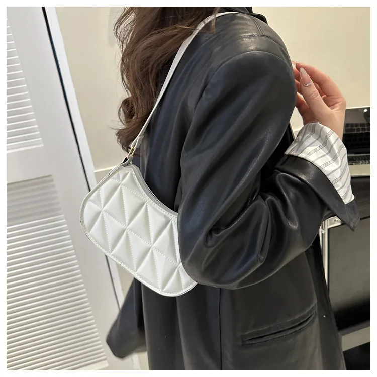Women's Solid Color Simple Textile Shoulder Bag Women's  Spring And Autumn New All-match Underarm Bag Women's Bag New Women's Bag display picture 6
