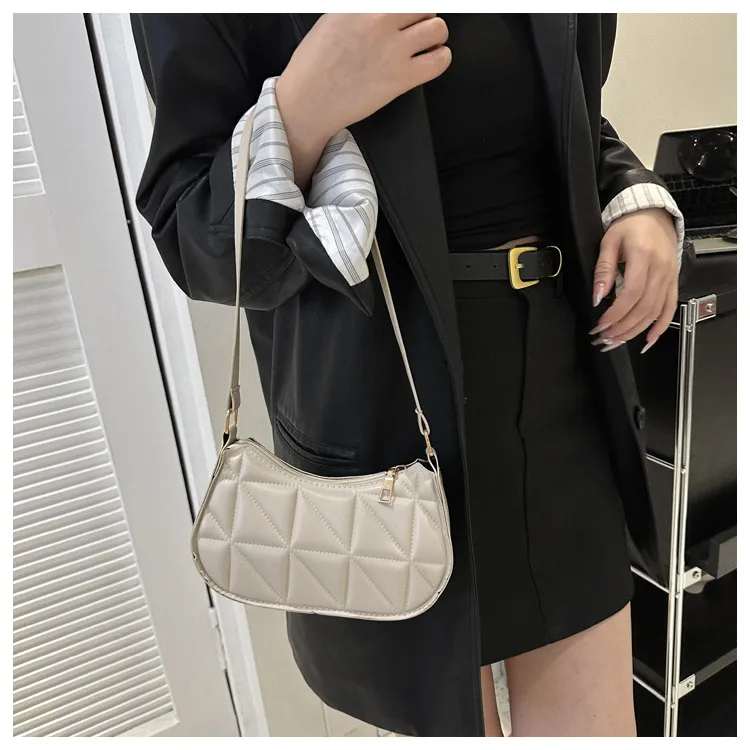 Women's Solid Color Simple Textile Shoulder Bag Women's  Spring And Autumn New All-match Underarm Bag Women's Bag New Women's Bag display picture 7