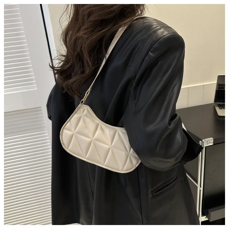 Women's Solid Color Simple Textile Shoulder Bag Women's  Spring And Autumn New All-match Underarm Bag Women's Bag New Women's Bag display picture 8
