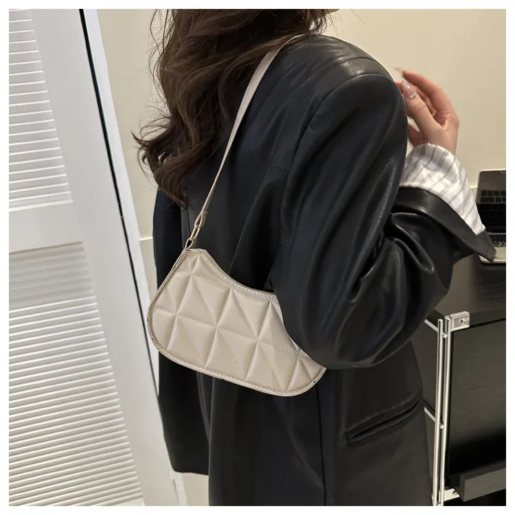 Women's Solid Color Simple Textile Shoulder Bag Women's  Spring And Autumn New All-match Underarm Bag Women's Bag New Women's Bag display picture 9