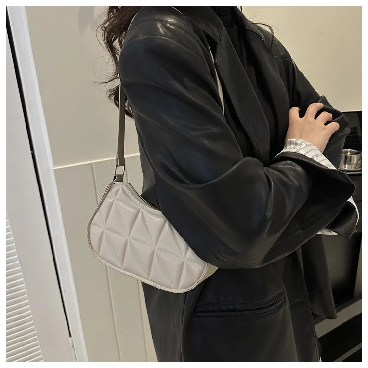 Women's Solid Color Simple Textile Shoulder Bag Women's  Spring And Autumn New All-match Underarm Bag Women's Bag New Women's Bag display picture 10