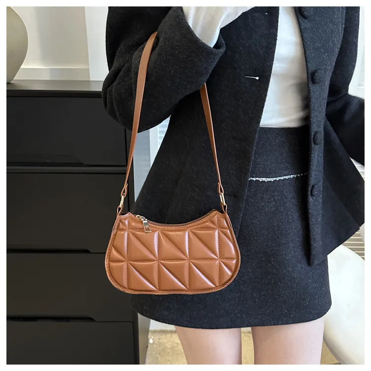 Women's Solid Color Simple Textile Shoulder Bag Women's  Spring And Autumn New All-match Underarm Bag Women's Bag New Women's Bag display picture 12