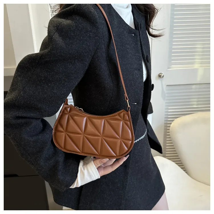 Women's Solid Color Simple Textile Shoulder Bag Women's  Spring And Autumn New All-match Underarm Bag Women's Bag New Women's Bag display picture 14