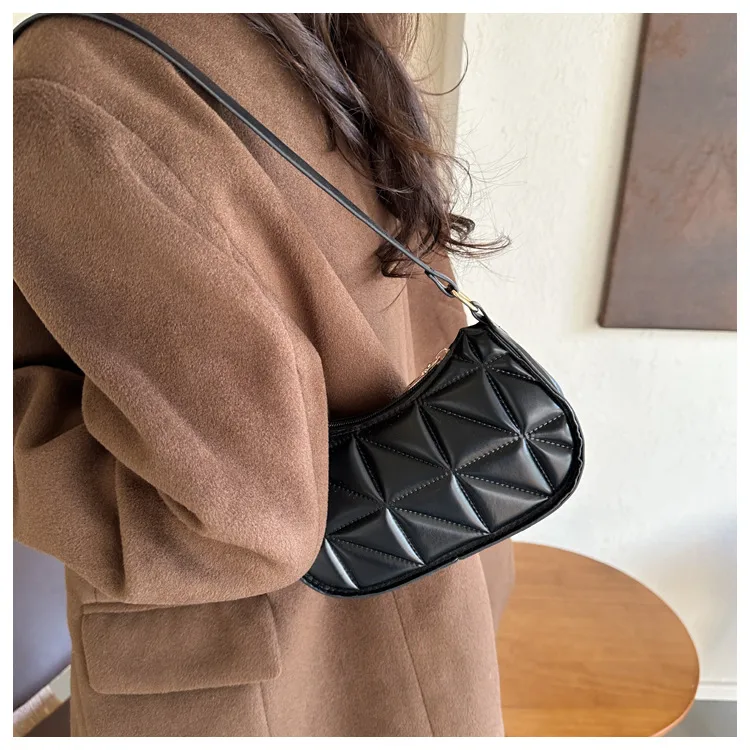Women's Solid Color Simple Textile Shoulder Bag Women's  Spring And Autumn New All-match Underarm Bag Women's Bag New Women's Bag display picture 15